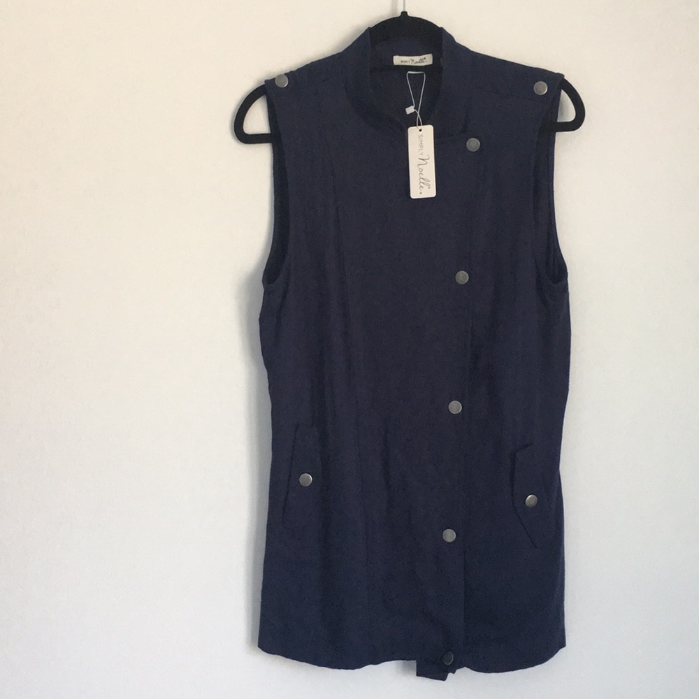 Simply Noelle Sleeveless snap button vest top